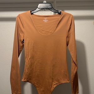 WOMEN'S LONG SLEEVE SCOOP NECK BODYSUIT